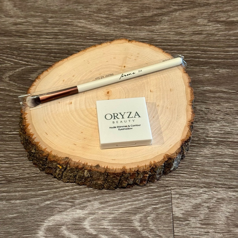 Oryza Beauty Nude Shimmer Eye Shadow & Firmabeauty 204 eyeshadow blender